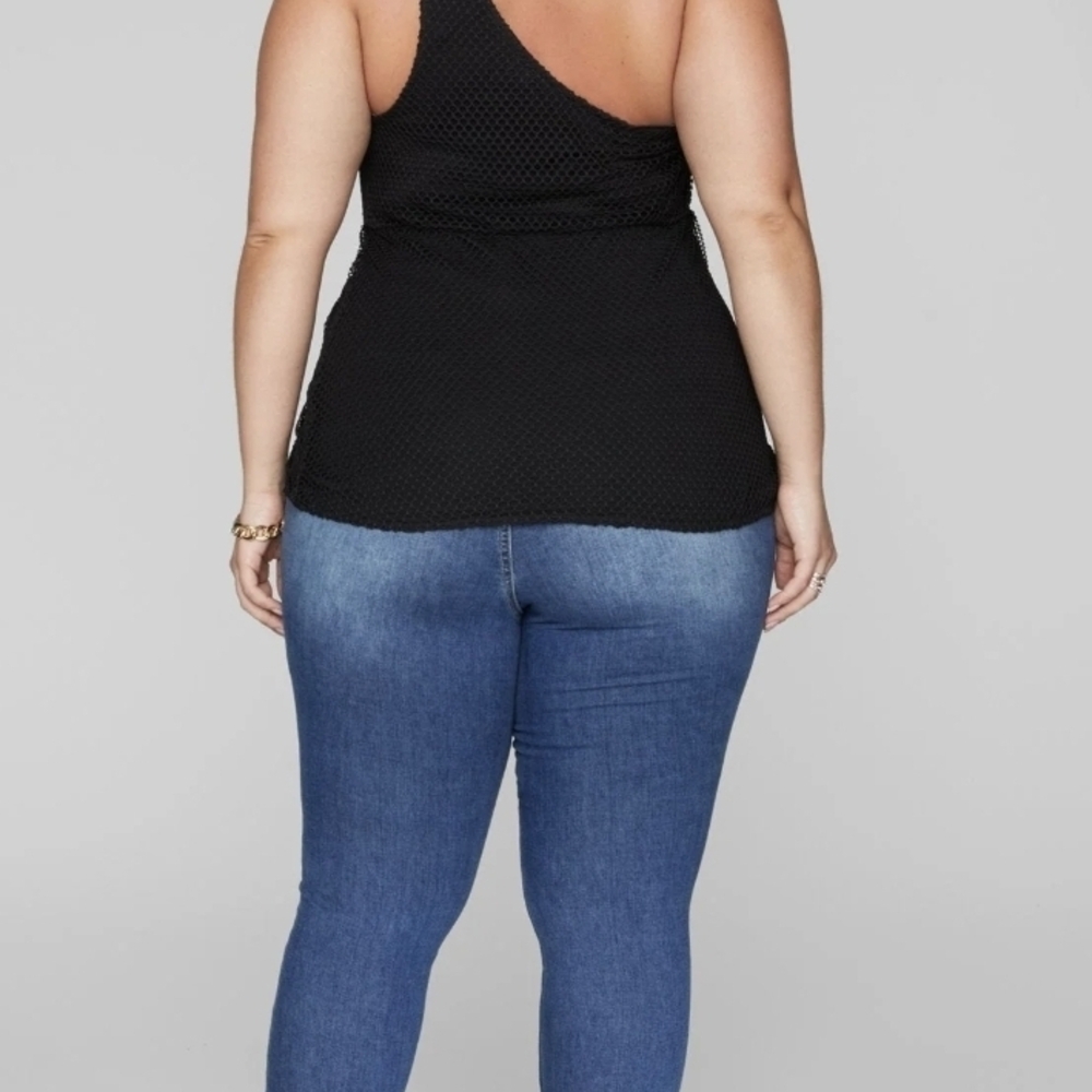 Fashion to Figure Black Asymmetrical Ruched Tank Top - Picture 3 of 8
